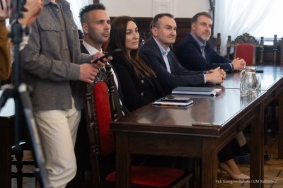 Zdjęcie z konferencji podczas której podpisana została umowa dot. utworzenia Rzeszowskiego Centrum ElektroEkologii. Fot. Grzegorz Bukała, Urząd Miasta Rzeszowa